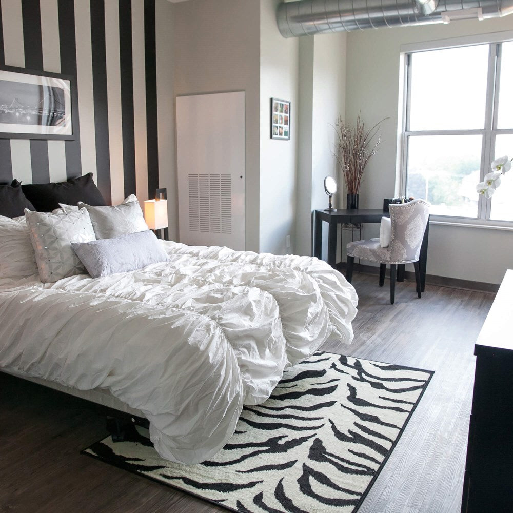 vert-i-pak-baker%20living%20apartment_2000_large.jpg